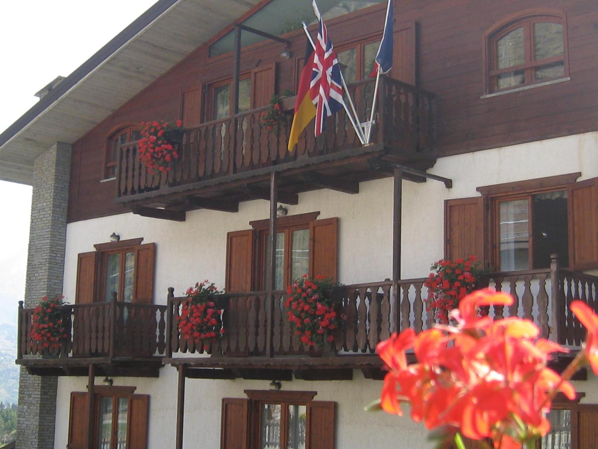 Hotel Villa Plinia Pragelato Exterior photo